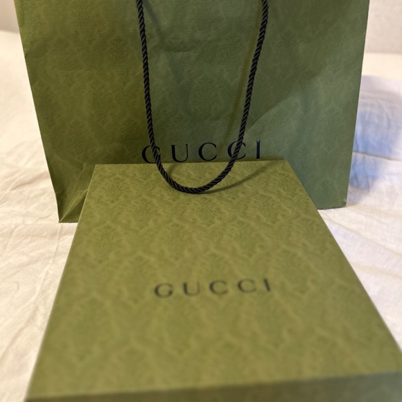Large gucci shoe box with shopping bag - Picture 2 of 3